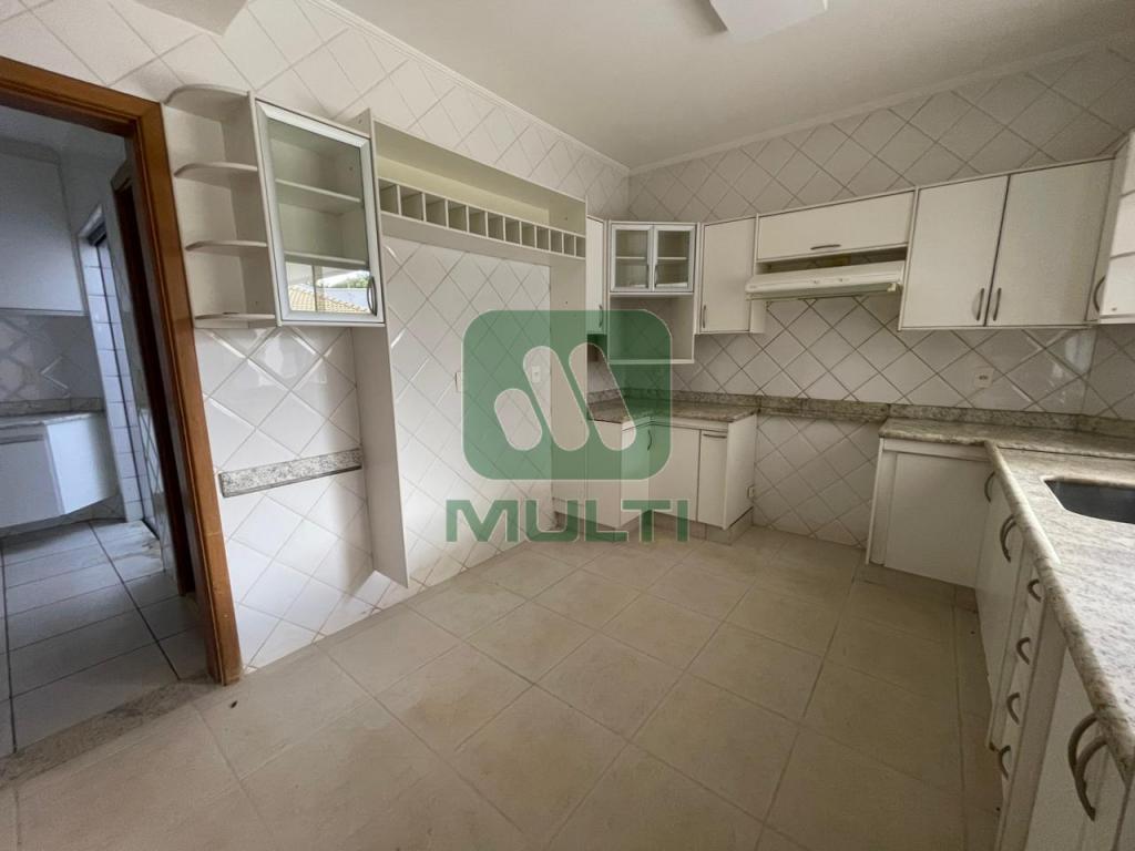 Casa à venda com 4 quartos, 370m² - Foto 25