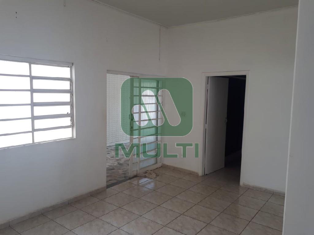 Casa à venda com 5 quartos, 250m² - Foto 3