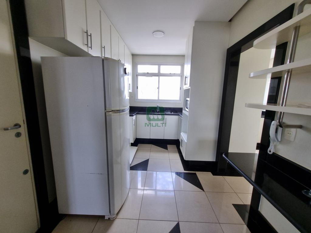 Apartamento à venda com 2 quartos, 107m² - Foto 3