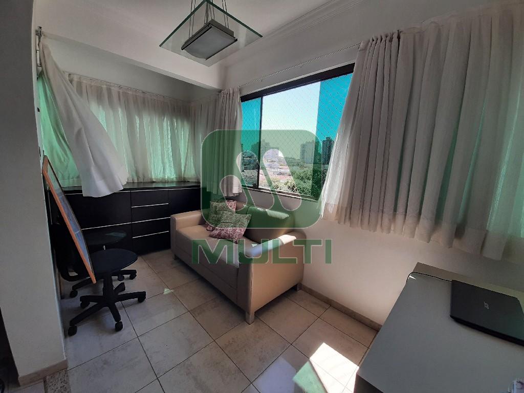 Apartamento à venda com 3 quartos, 140m² - Foto 4