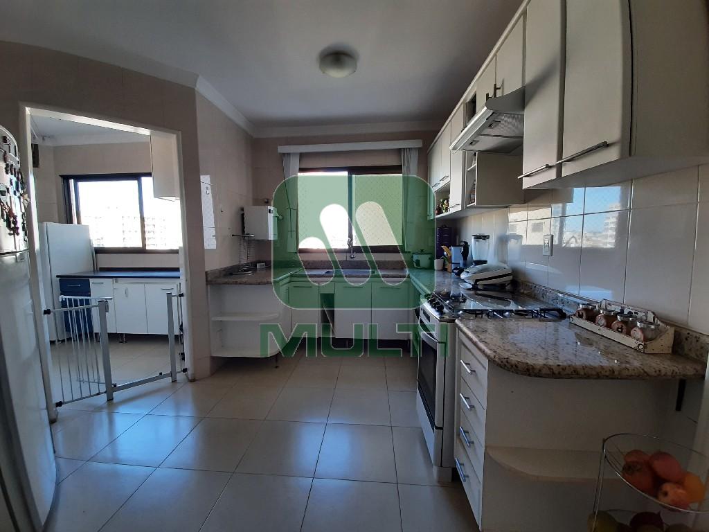 Apartamento à venda com 3 quartos, 140m² - Foto 15