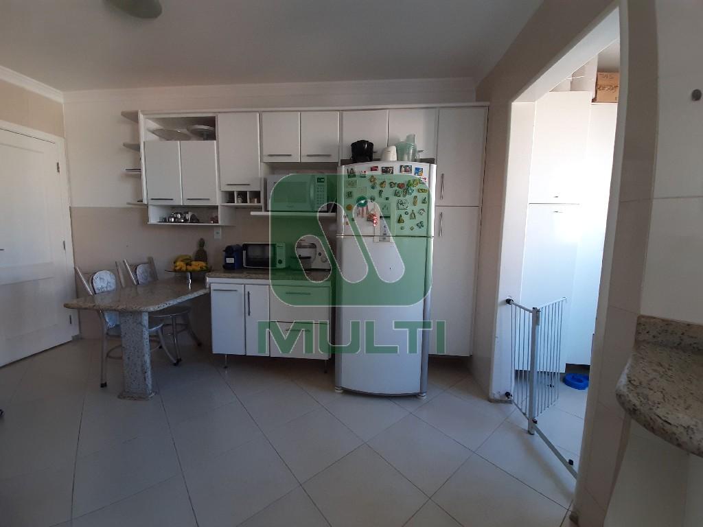 Apartamento à venda com 3 quartos, 140m² - Foto 16