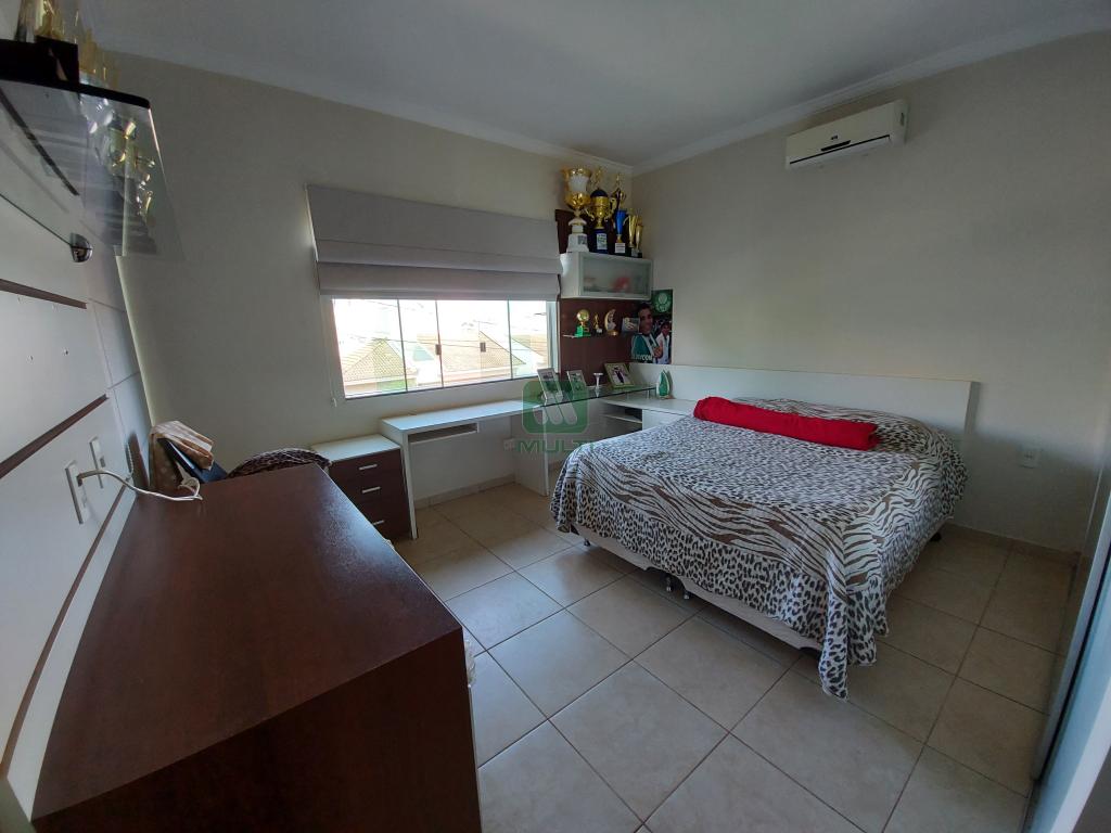 Casa de Condomínio à venda com 3 quartos, 239m² - Foto 12