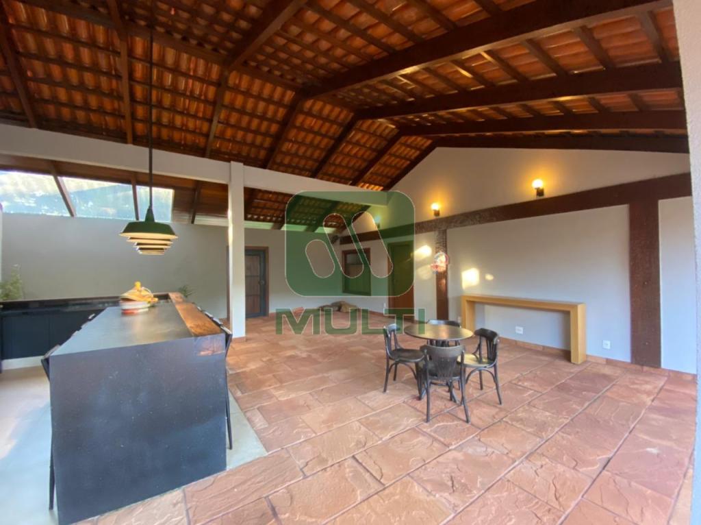 Casa à venda com 3 quartos, 554m² - Foto 11