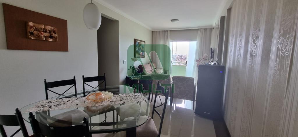 Apartamento à venda com 3 quartos, 76m² - Foto 2