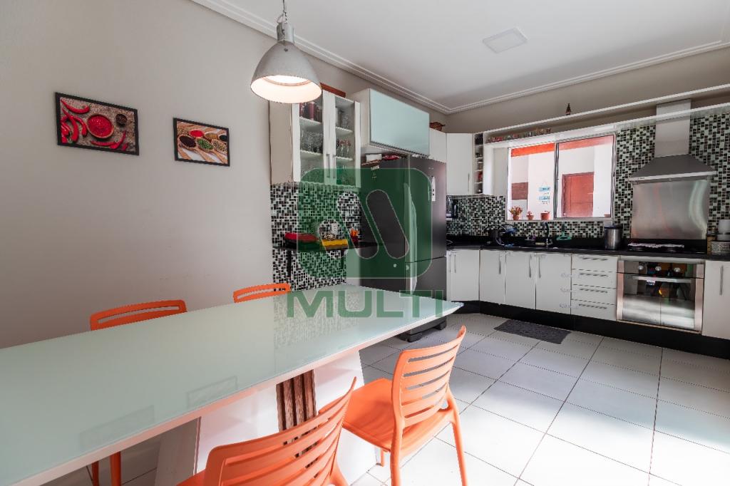 Casa à venda com 3 quartos, 180m² - Foto 5