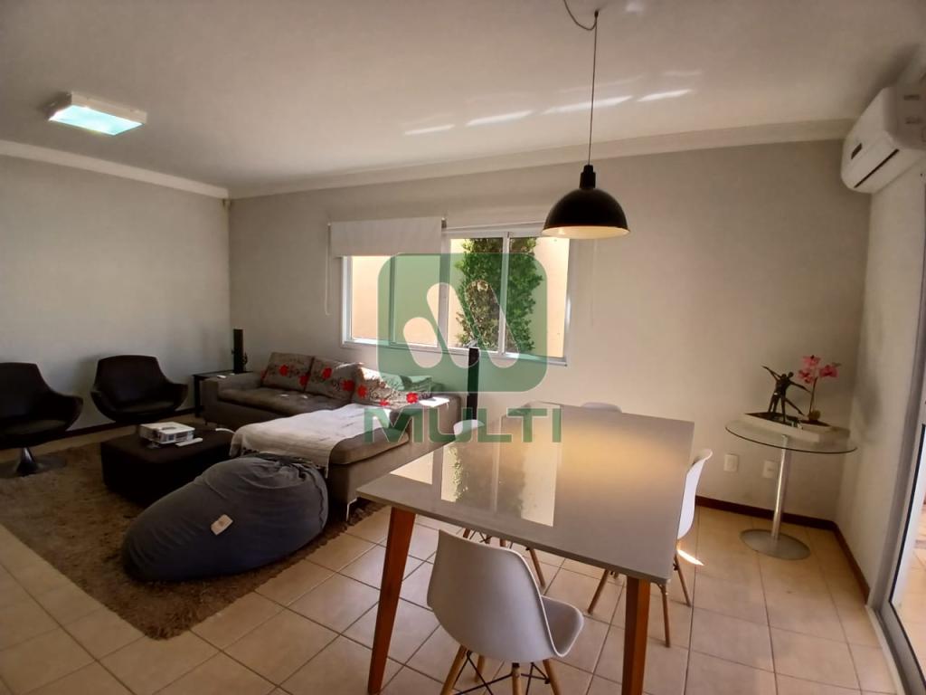 Casa à venda com 3 quartos, 322m² - Foto 4