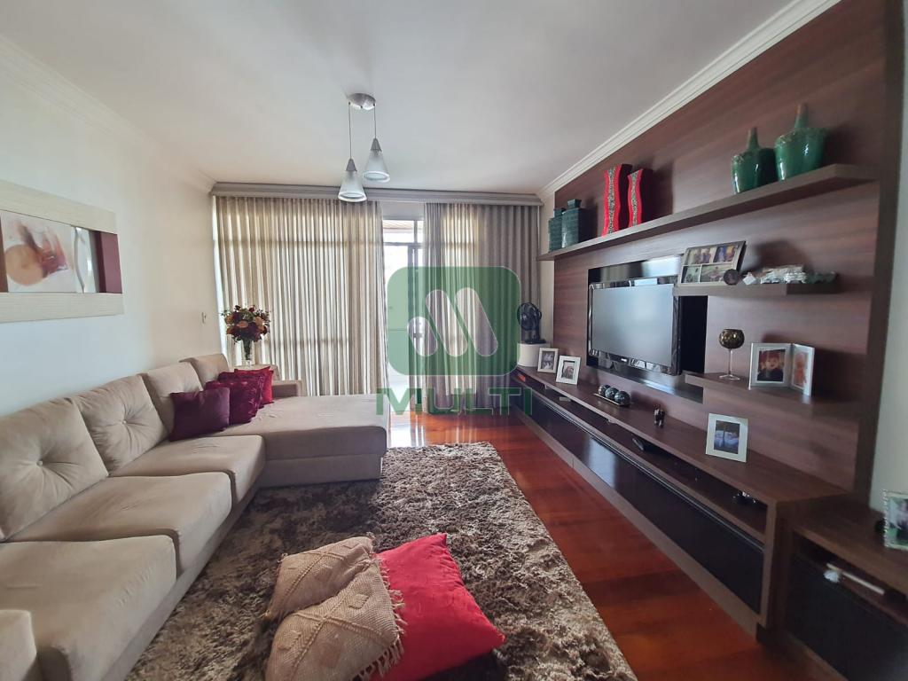 Apartamento à venda com 3 quartos, 153m² - Foto 2