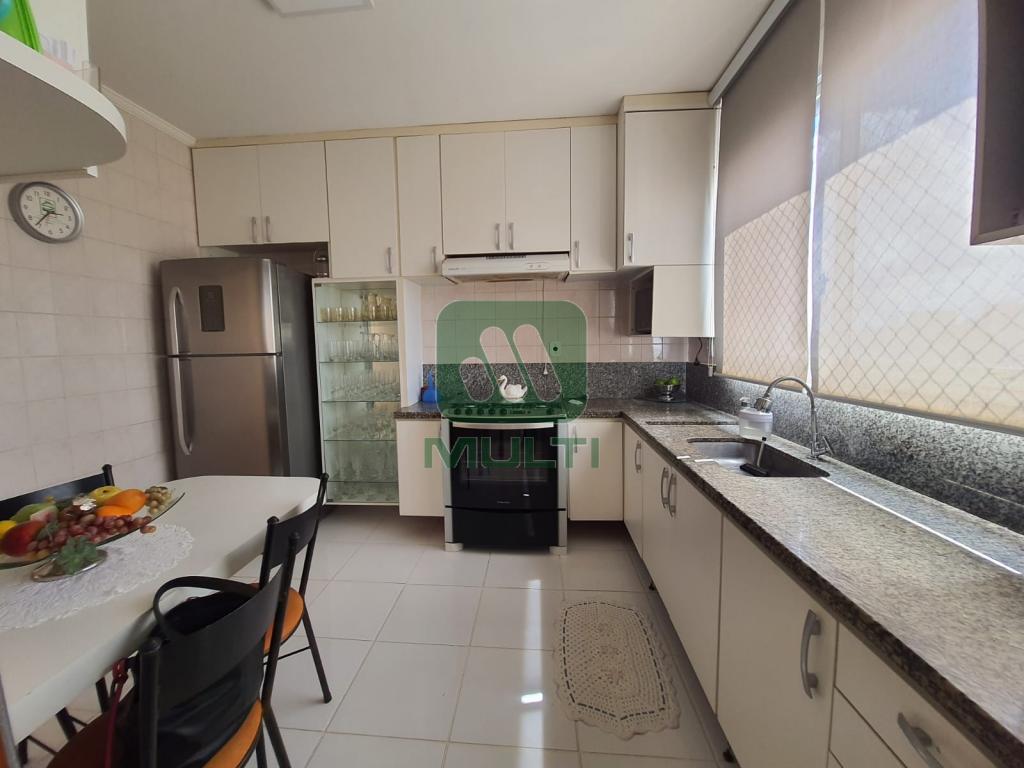 Apartamento à venda com 3 quartos, 153m² - Foto 13