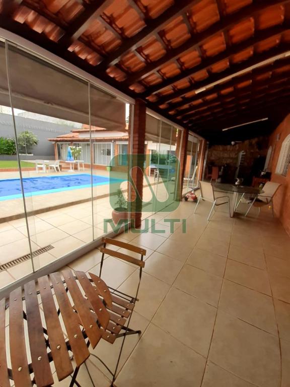 Casa à venda com 4 quartos, 430m² - Foto 1