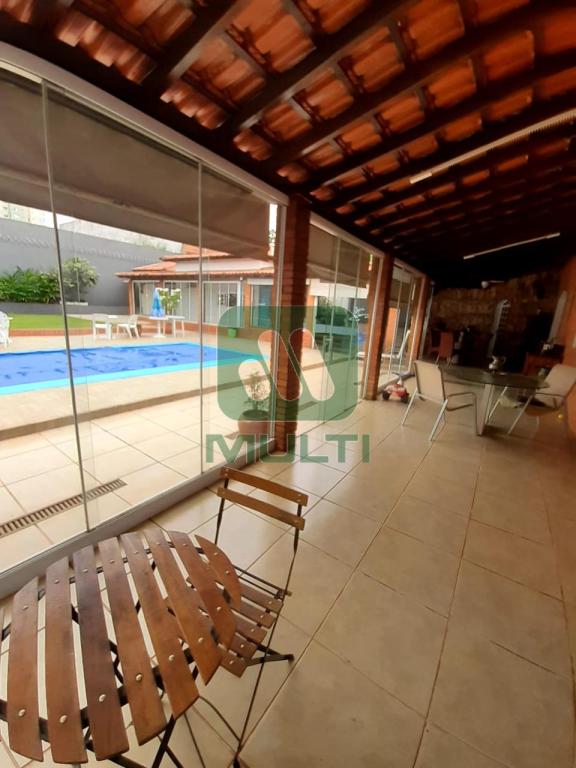 Casa à venda com 4 quartos, 430m² - Foto 2