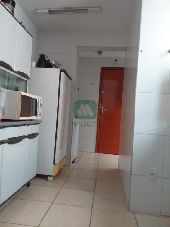 Apartamento à venda com 3 quartos, 106m² - Foto 1