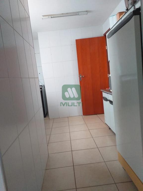 Apartamento à venda com 3 quartos, 106m² - Foto 2