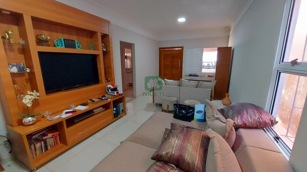 Casa à venda com 3 quartos, 165m² - Foto 1