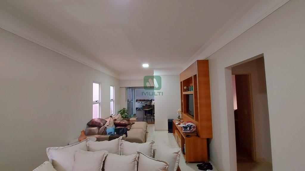 Casa à venda com 3 quartos, 165m² - Foto 2