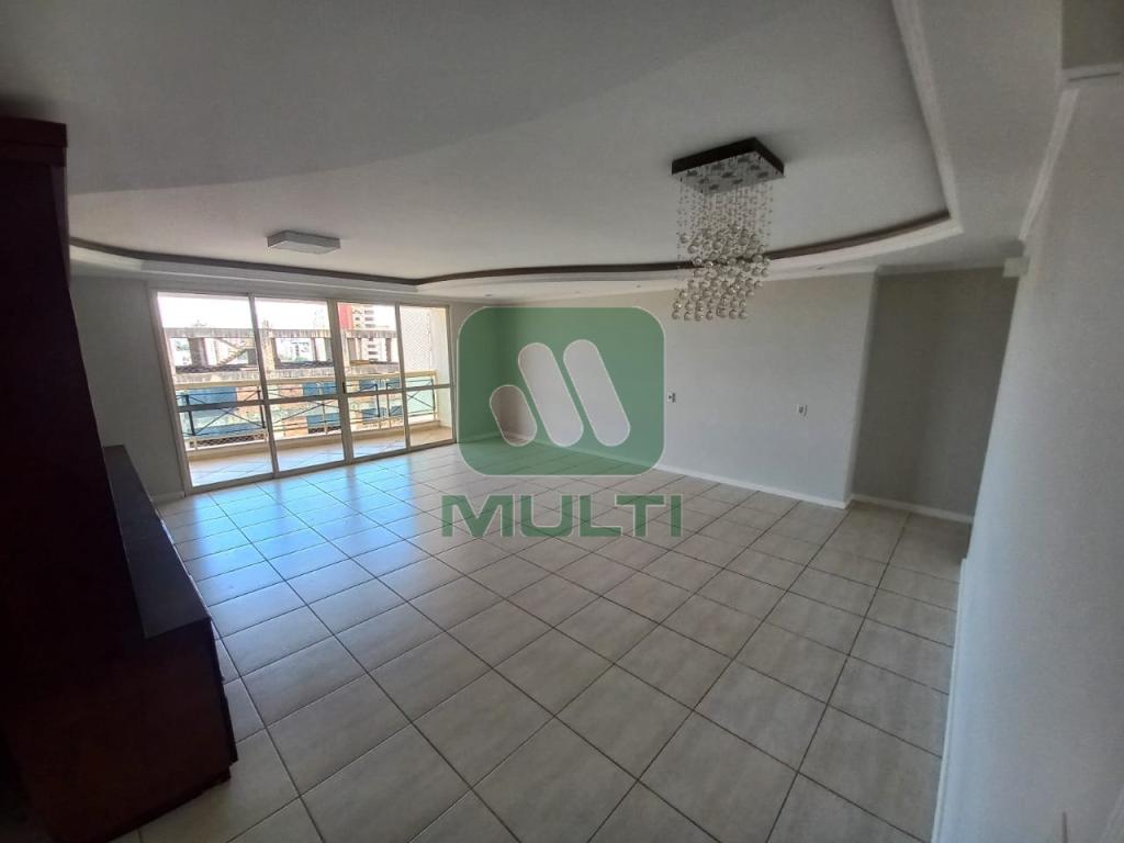 Apartamento à venda com 3 quartos, 180m² - Foto 2