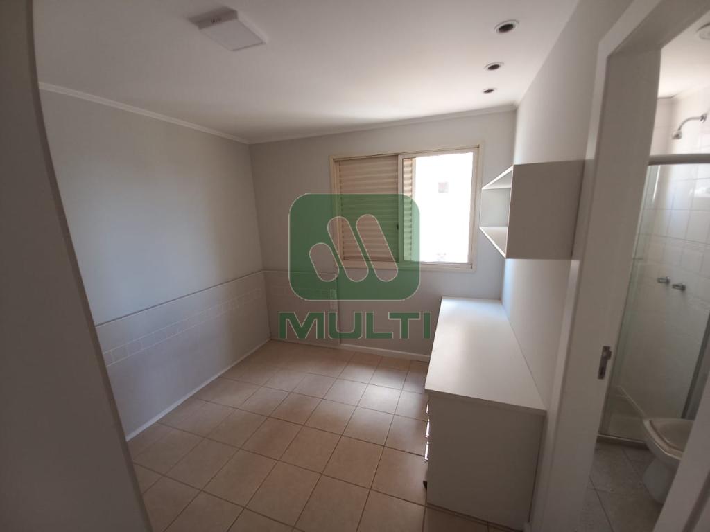 Apartamento à venda com 3 quartos, 180m² - Foto 4