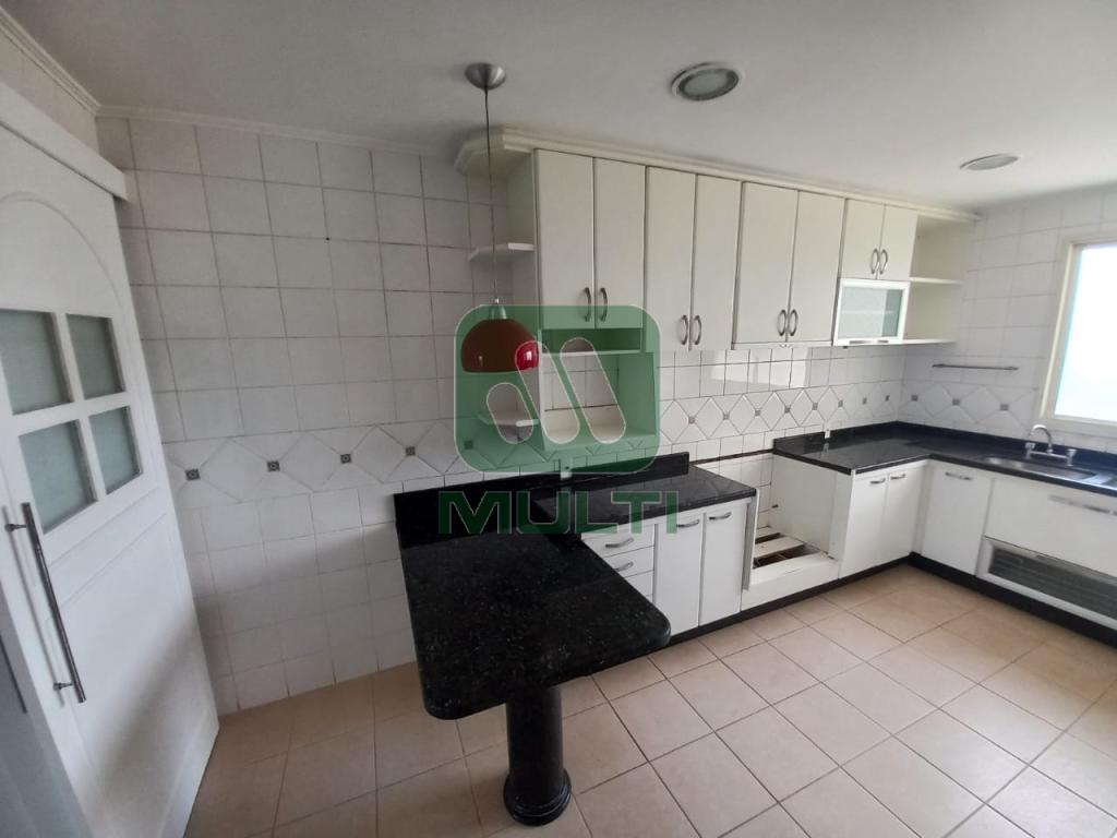 Apartamento à venda com 3 quartos, 180m² - Foto 17