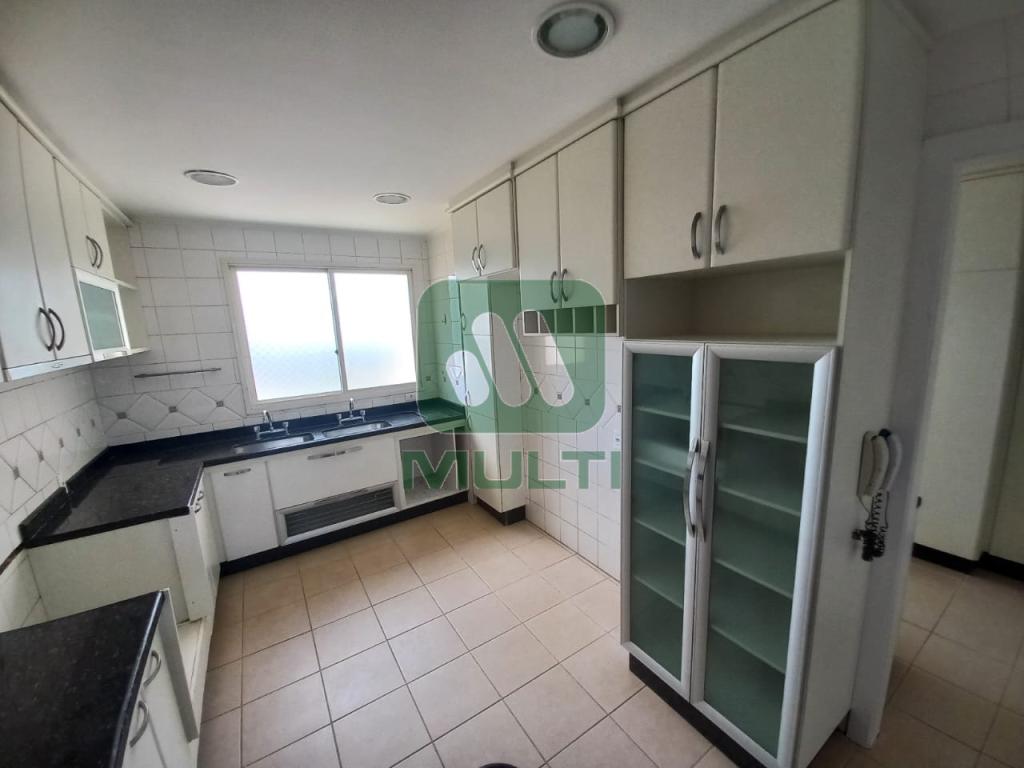 Apartamento à venda com 3 quartos, 180m² - Foto 19