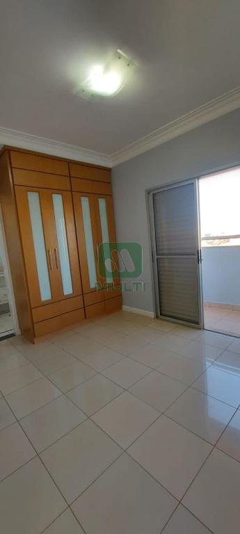 Cobertura à venda com 3 quartos, 220m² - Foto 2