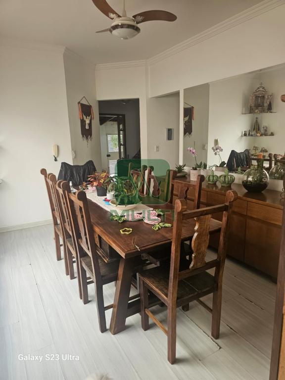 Casa à venda com 3 quartos, 200m² - Foto 4