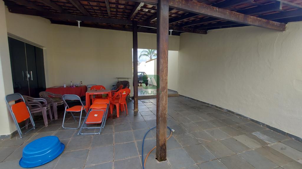 Casa à venda com 3 quartos, 201m² - Foto 2