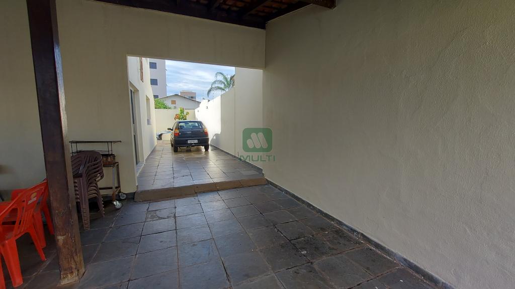 Casa à venda com 3 quartos, 201m² - Foto 3