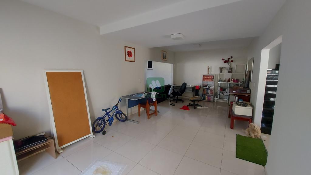 Casa à venda com 3 quartos, 201m² - Foto 4