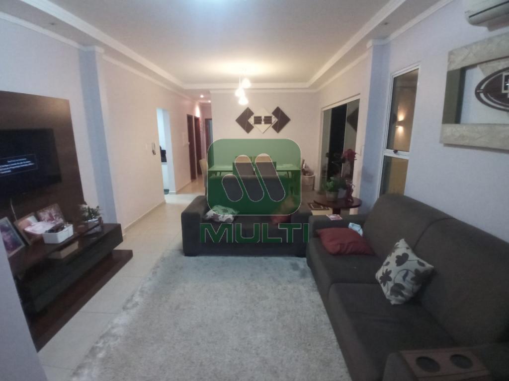 Casa à venda com 4 quartos, 180m² - Foto 1