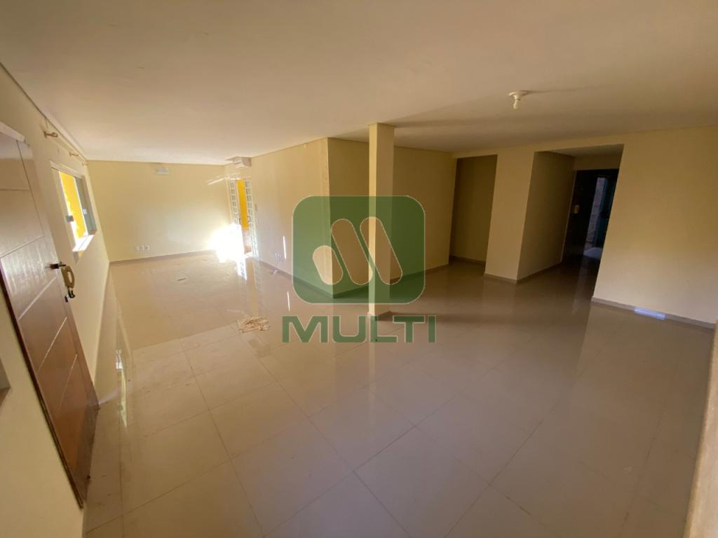 Casa à venda com 3 quartos, 180m² - Foto 1