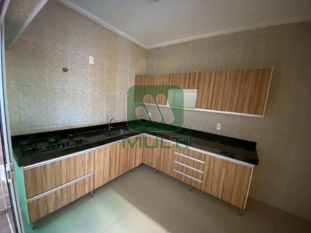 Casa à venda com 3 quartos, 180m² - Foto 3