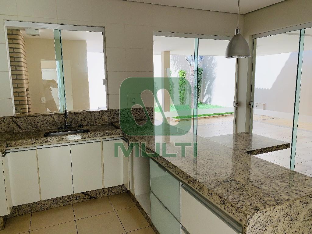 Casa à venda com 3 quartos, 250m² - Foto 61