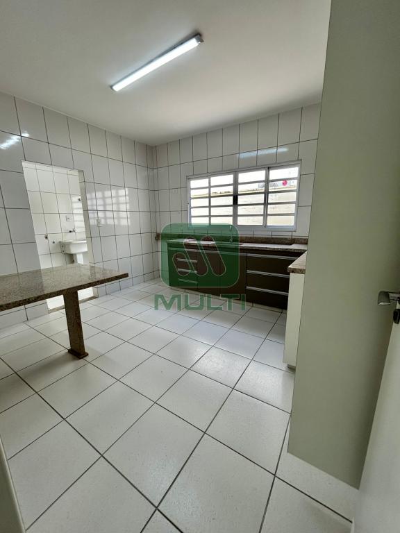 Casa de Condomínio à venda com 3 quartos, 191m² - Foto 4