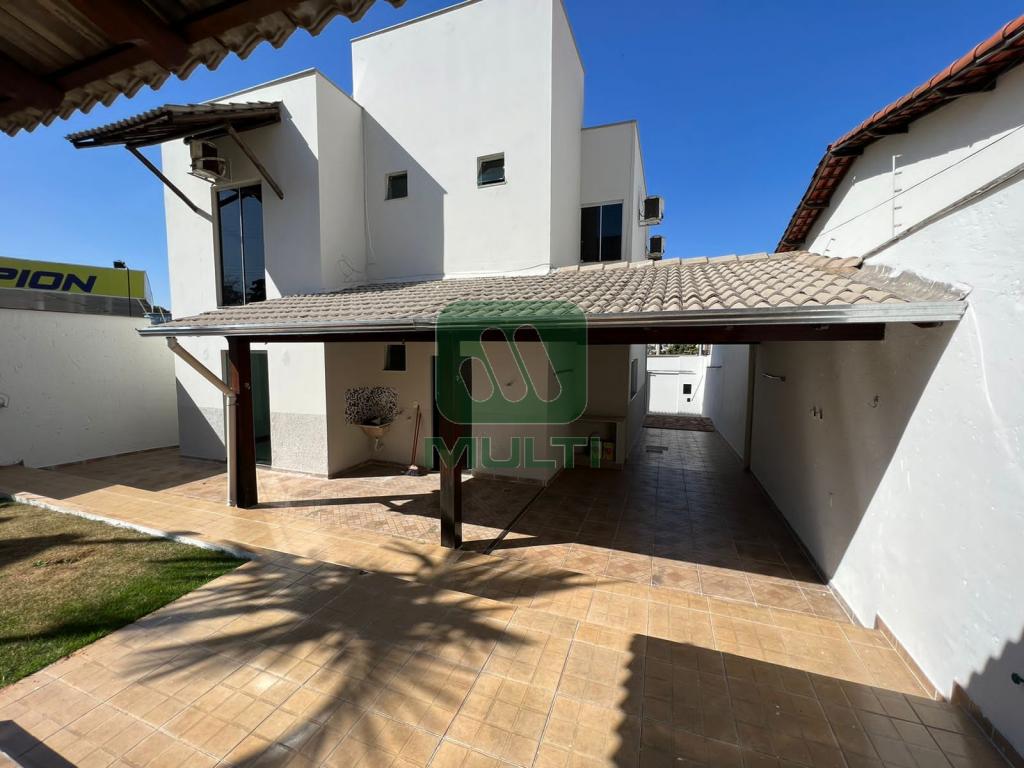 Casa à venda com 3 quartos, 151m² - Foto 3