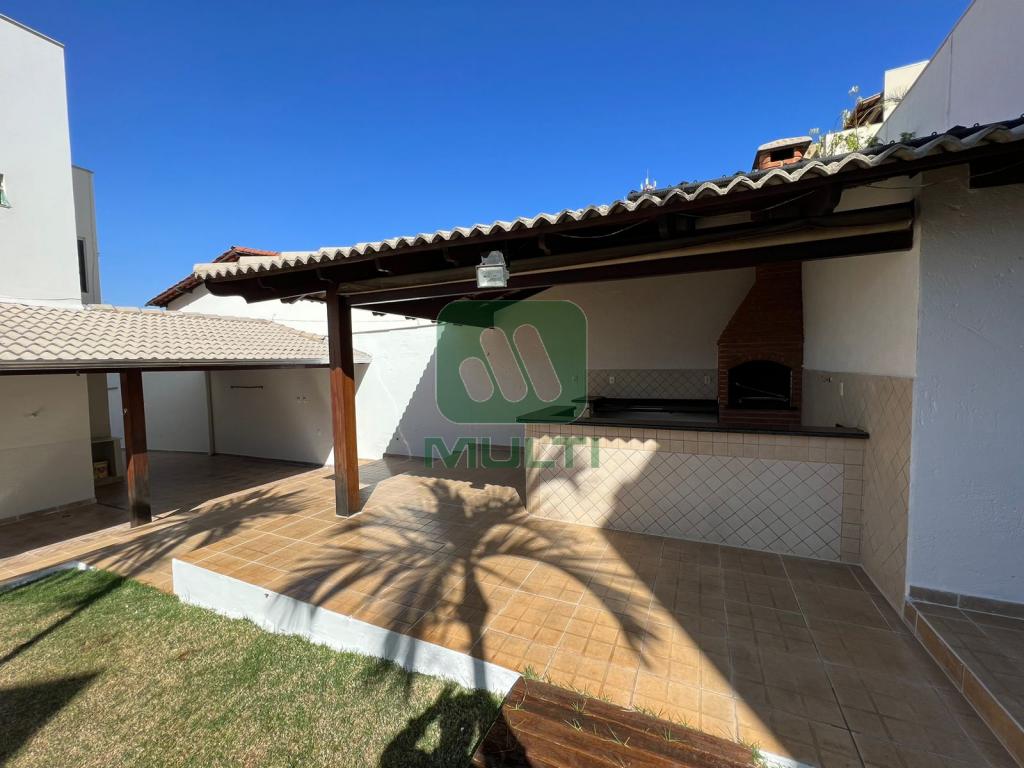 Casa à venda com 3 quartos, 151m² - Foto 4