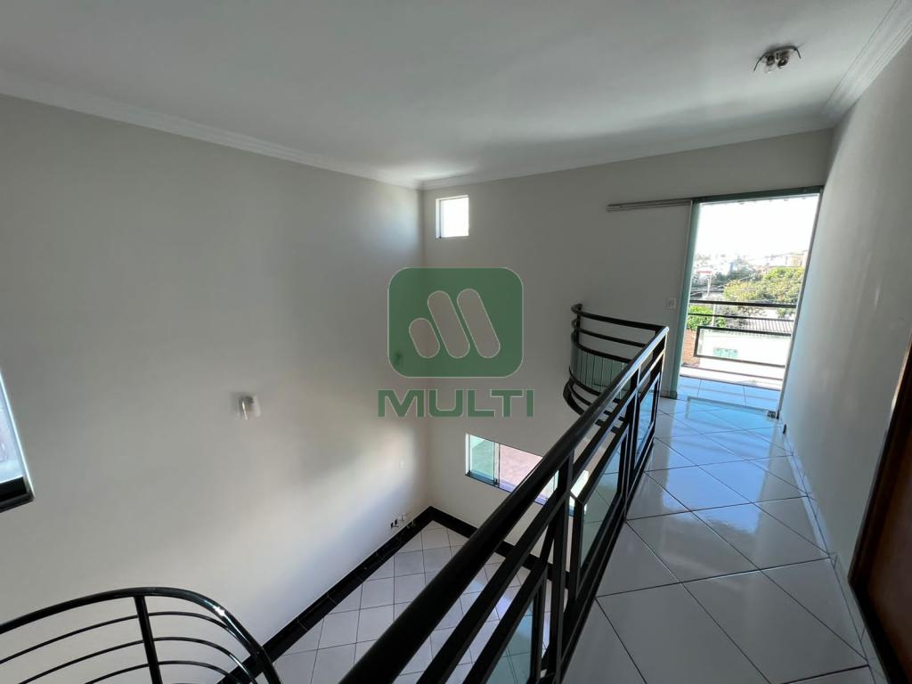 Casa à venda com 3 quartos, 151m² - Foto 7