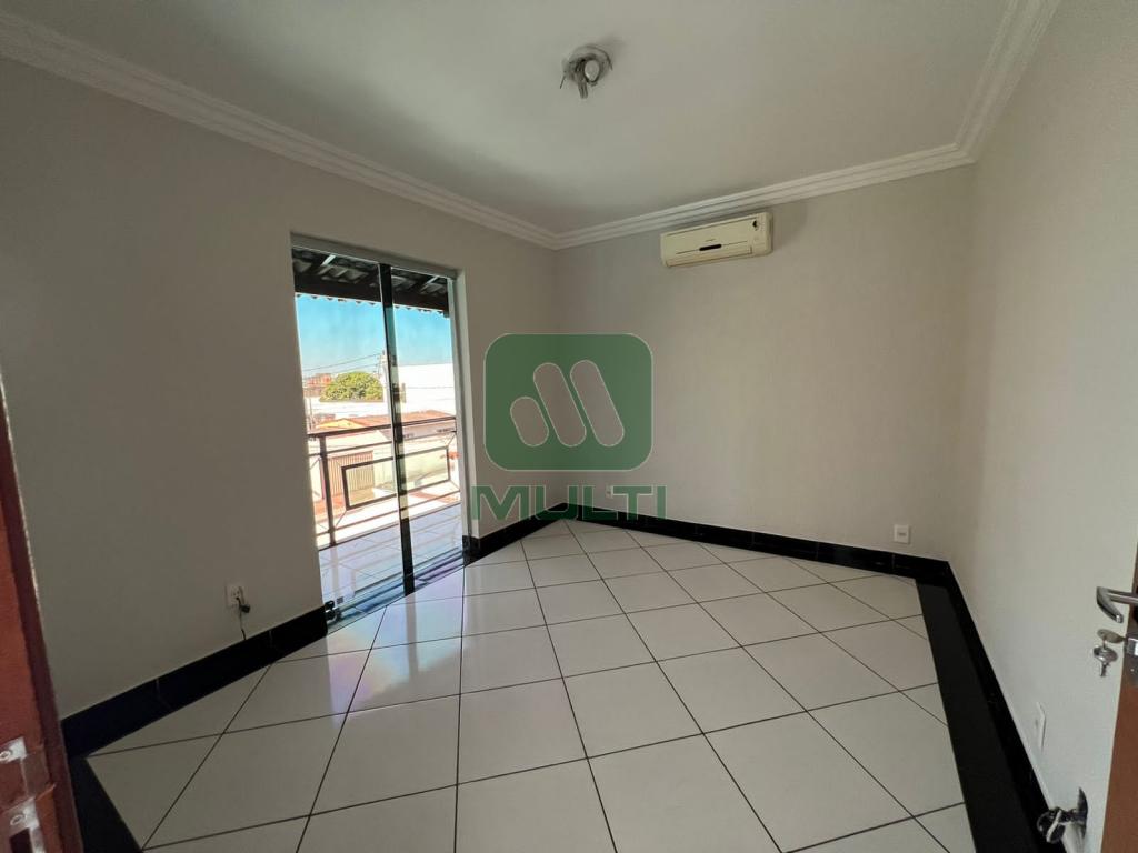 Casa à venda com 3 quartos, 151m² - Foto 8