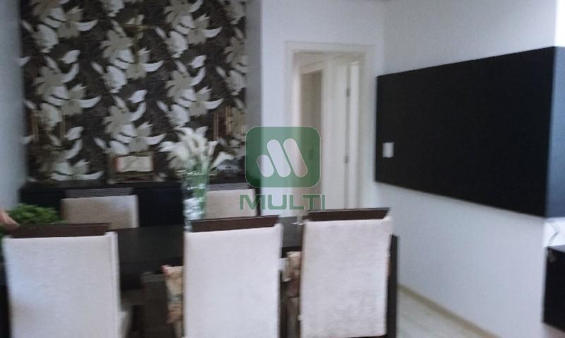 Apartamento à venda com 3 quartos, 109m² - Foto 2