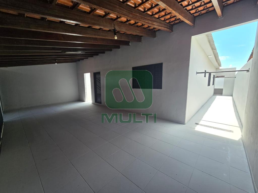 Casa à venda com 3 quartos, 140m² - Foto 2