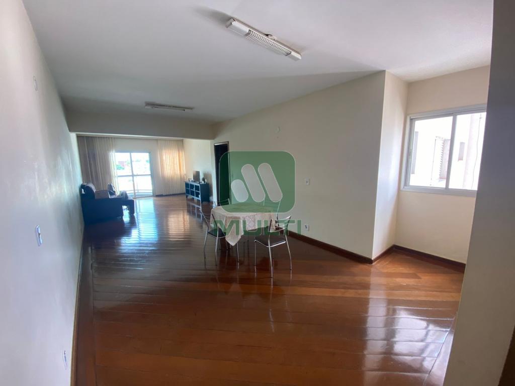 Apartamento à venda com 3 quartos, 165m² - Foto 1