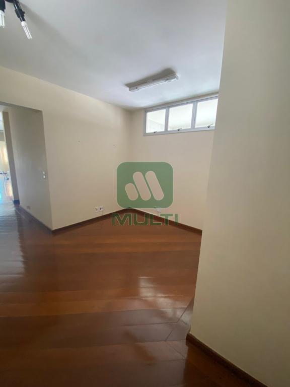 Apartamento à venda com 3 quartos, 165m² - Foto 2