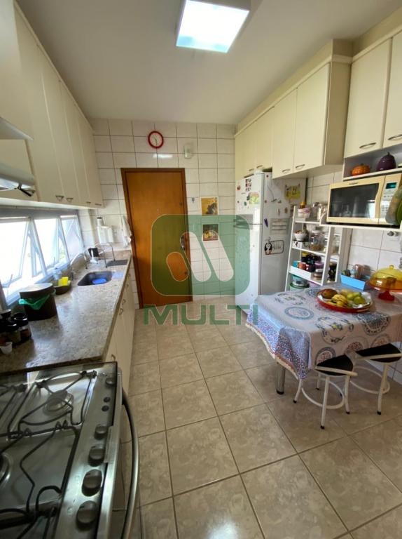 Apartamento à venda com 3 quartos, 120m² - Foto 4