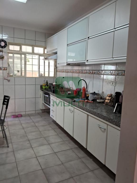 Casa à venda com 3 quartos, 200m² - Foto 7