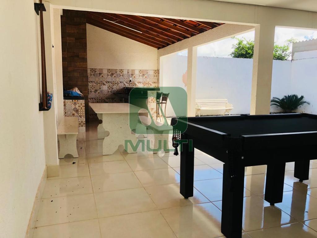 Casa à venda com 4 quartos, 145m² - Foto 1