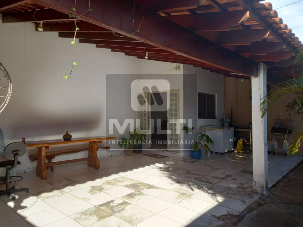 Casa à venda com 3 quartos, 130m² - Foto 1