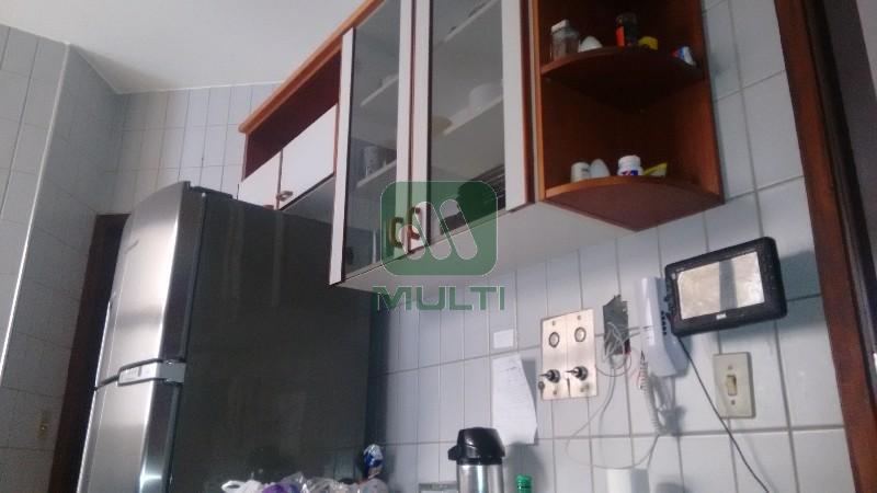 Apartamento à venda com 3 quartos, 124m² - Foto 2