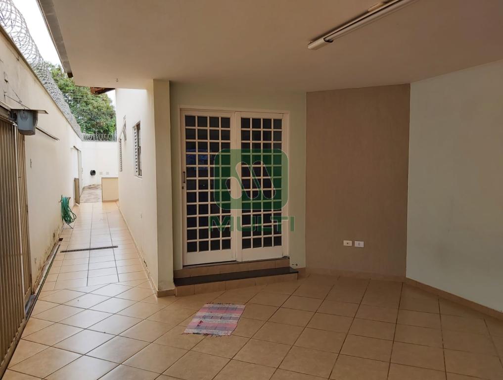 Casa à venda com 3 quartos, 130m² - Foto 2