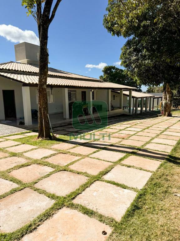 Casa à venda com 6 quartos, 530m² - Foto 1