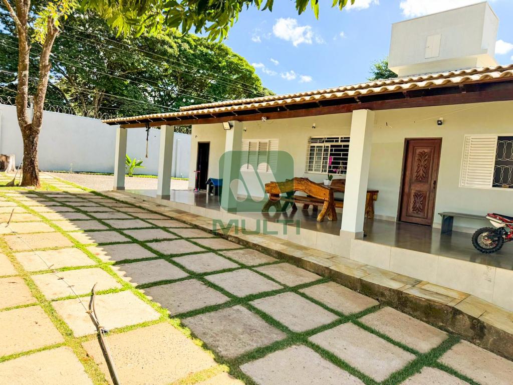 Casa à venda com 6 quartos, 530m² - Foto 2