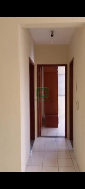 Apartamento à venda com 2 quartos, 75m² - Foto 2